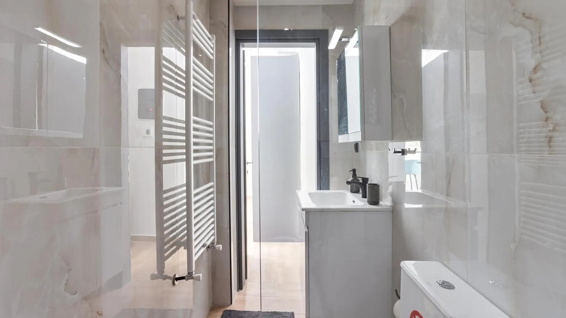Downtown Stylish Apartment 2 سالونيك